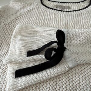 Loft Sweater Size Small Women's off white preppy casual wear career wear bows